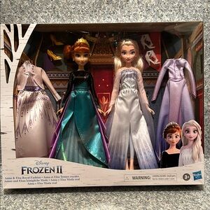 Disney Frozen II Anna & Elsa Royal Fashion Doll Set - NEW!!  Great gift!!